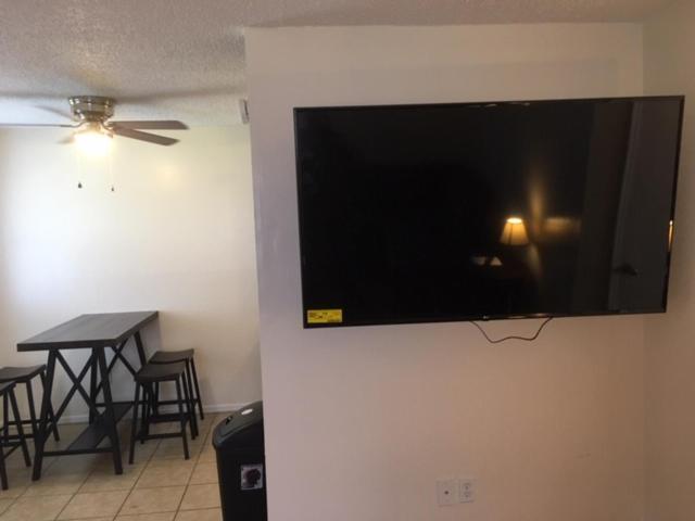 Fully Furnished Two Bedroom Apartment Lawton Luaran gambar